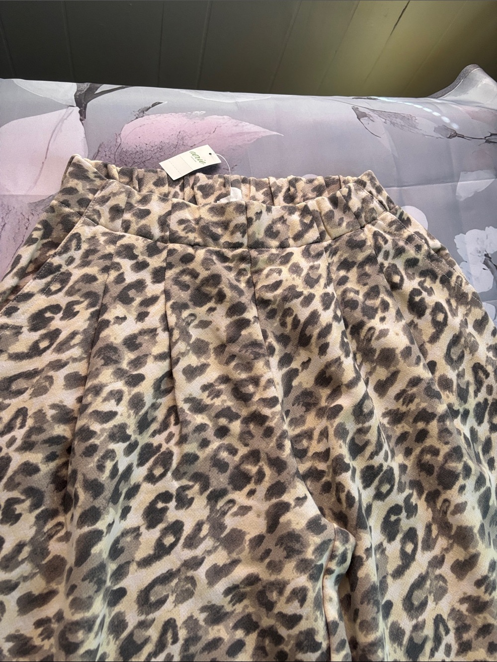 aerie Leopard Print Wide-Leg Joggers - Beige & Brown - Picture 2 of 7